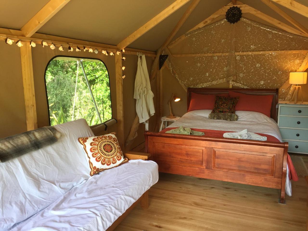 Omarama Oasis - Permaculture Glamping Hotel Pohara ภายนอก รูปภาพ