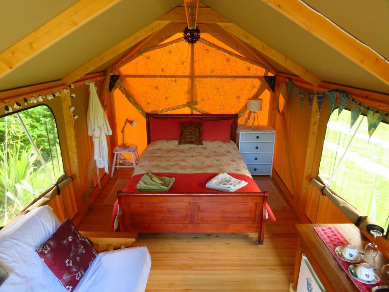 Omarama Oasis - Permaculture Glamping Hotel Pohara ภายนอก รูปภาพ