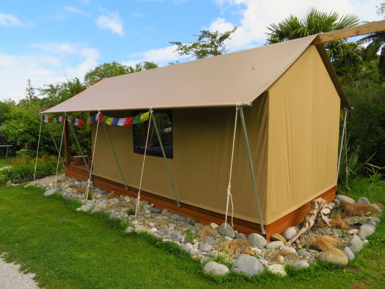 Omarama Oasis - Permaculture Glamping Hotel Pohara ภายนอก รูปภาพ