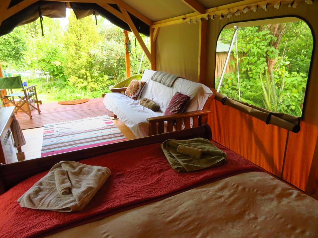 Omarama Oasis - Permaculture Glamping Hotel Pohara ภายนอก รูปภาพ